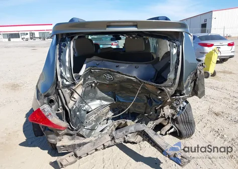 2014 Toyota Sienna Xle V6 8 Passenger z USA, uszkodzony, nr VIN 5TDYK3DC3ES475018